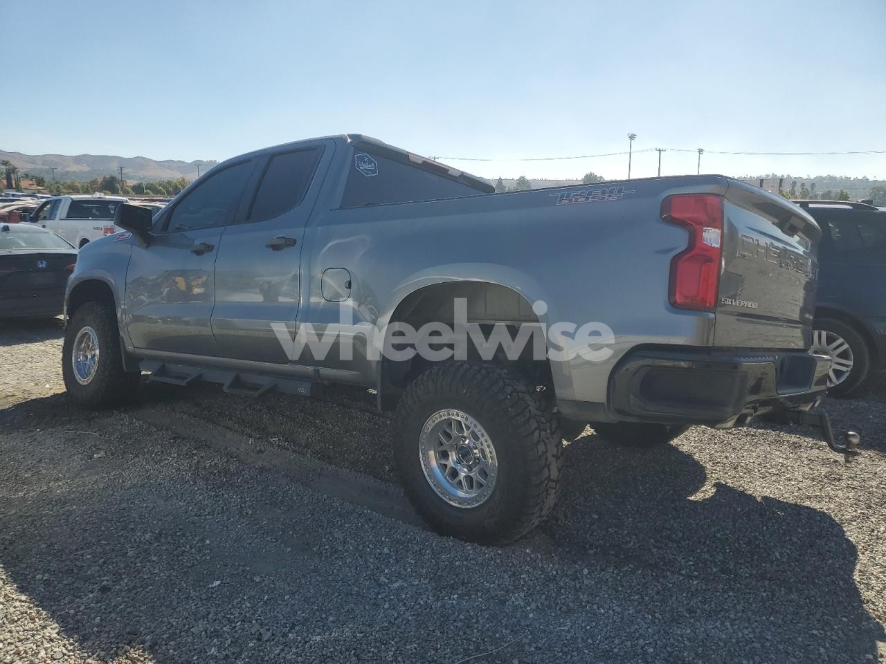 Photo 2 of 2019 CHEVROLET SILVERADO K1500 TRAIL BOSS CUSTOM (VIN 1GCRYCEFXKZ355285)