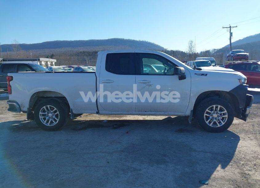 Photo 13 of 2019 Chevrolet Silverado 1500 LT (VIN 1GCRYDED0KZ318072)