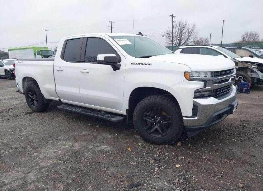 2019 Chevrolet Silverado 1500 LT (VIN 1GCRYDED0KZ318220) main photo
