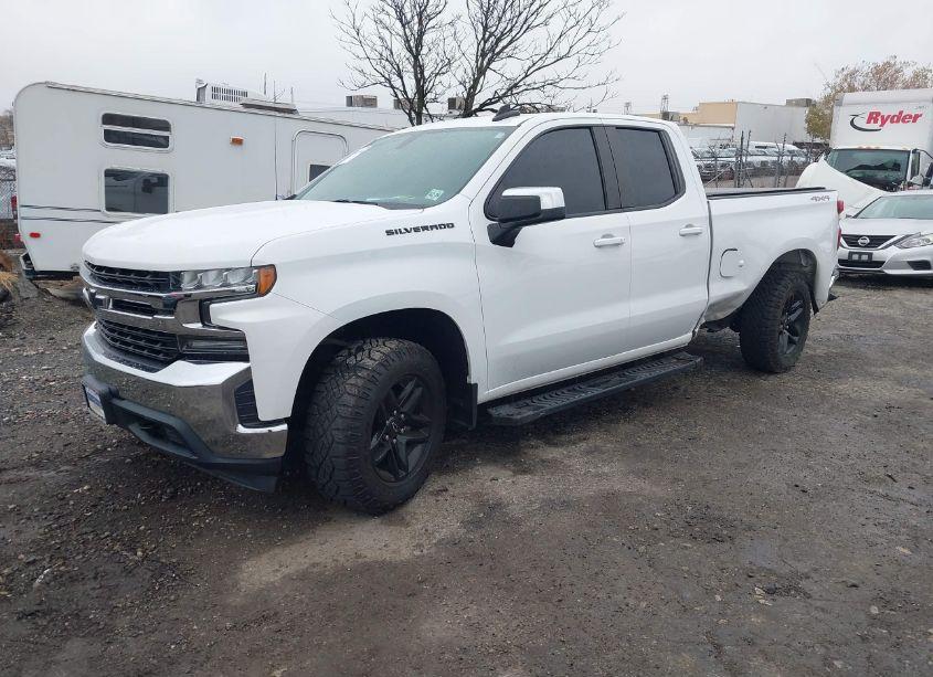 Photo 2 of 2019 Chevrolet Silverado 1500 LT (VIN 1GCRYDED0KZ318220)