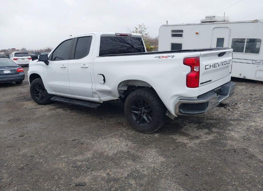 Photo 3 of 2019 Chevrolet Silverado 1500 LT (VIN 1GCRYDED0KZ318220)