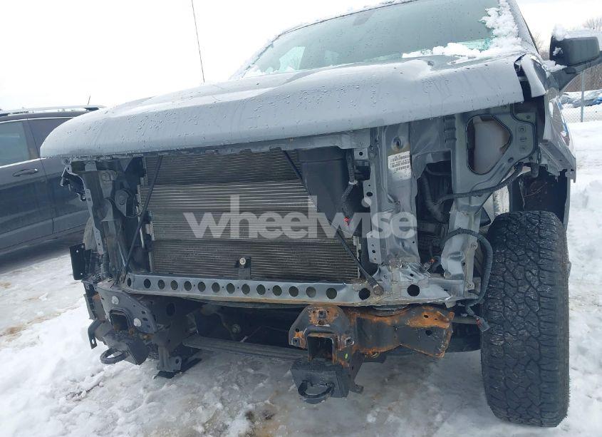 Photo 6 of 2019 Chevrolet Silverado 1500 LT (VIN 1GCRYDED2KZ308384)