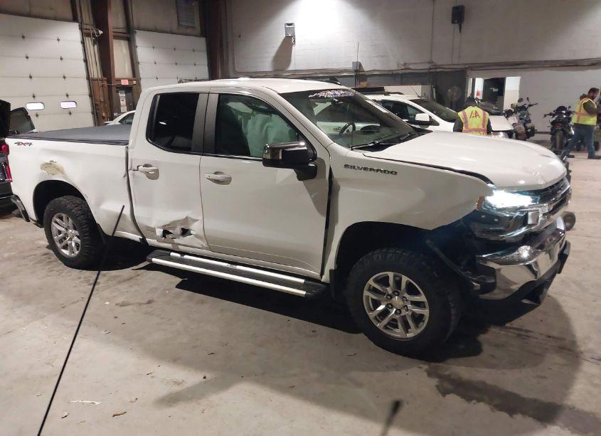 2021 Chevrolet Silverado 1500 4WD STANDARD BED LT (VIN 1GCRYDED4MZ248207) main photo