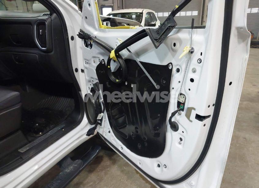 Photo 20 of 2019 Chevrolet Silverado 1500 LT (VIN 1GCRYDED6KZ267452)