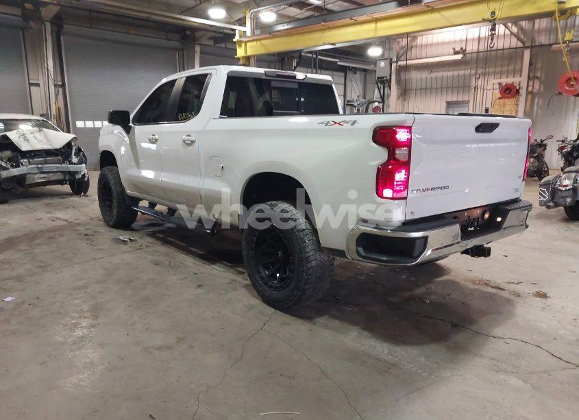 Photo 3 of 2019 Chevrolet Silverado 1500 LT (VIN 1GCRYDED6KZ267452)