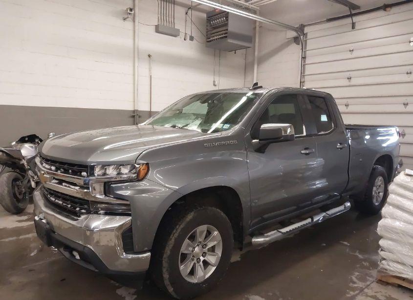 Photo 2 of 2019 Chevrolet Silverado 1500 LT (VIN 1GCRYDED7KZ271316)