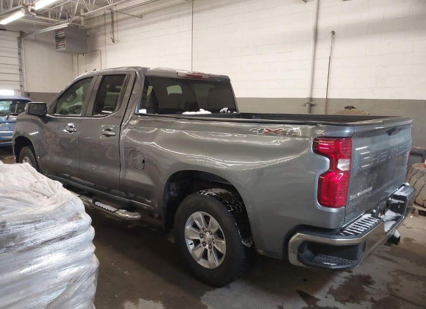 Photo 3 of 2019 Chevrolet Silverado 1500 LT (VIN 1GCRYDED7KZ271316)