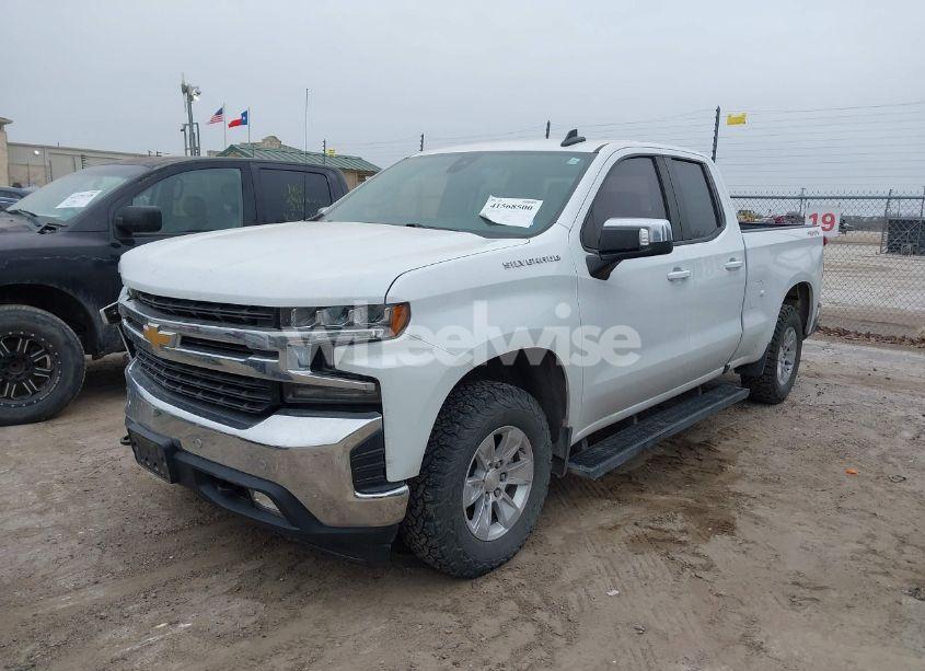 Photo 2 of 2019 Chevrolet Silverado 1500 LT (VIN 1GCRYDED7KZ349058)