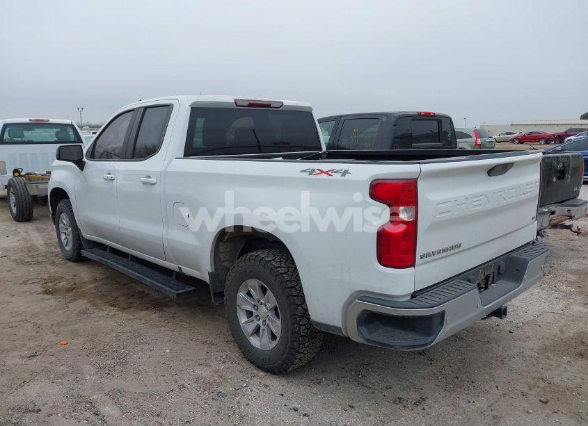 Photo 3 of 2019 Chevrolet Silverado 1500 LT (VIN 1GCRYDED7KZ349058)