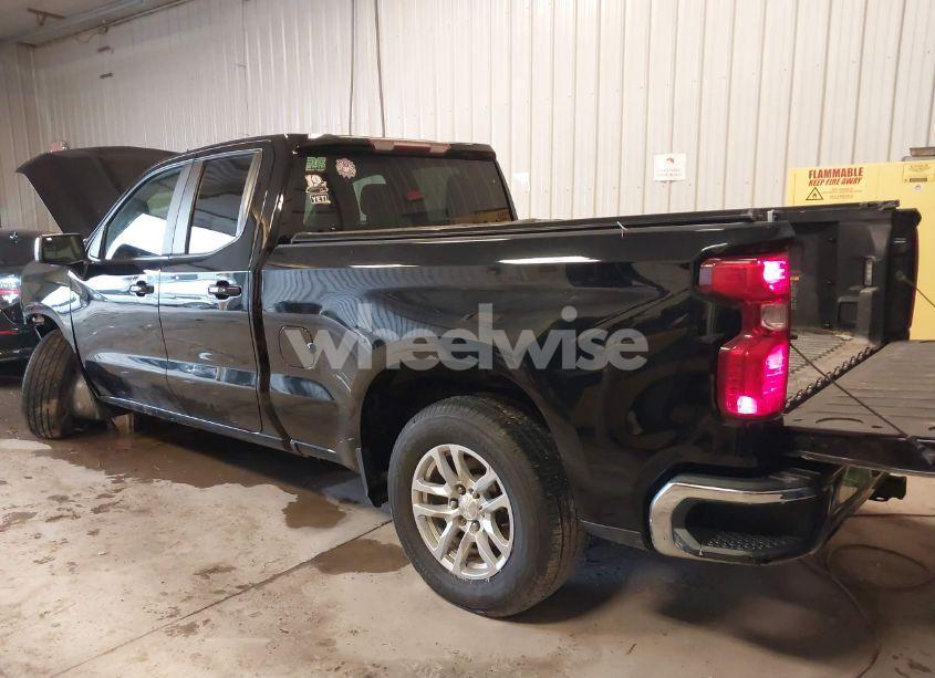 Photo 3 of 2019 Chevrolet Silverado 1500 LT (VIN 1GCRYDED8KZ223842)