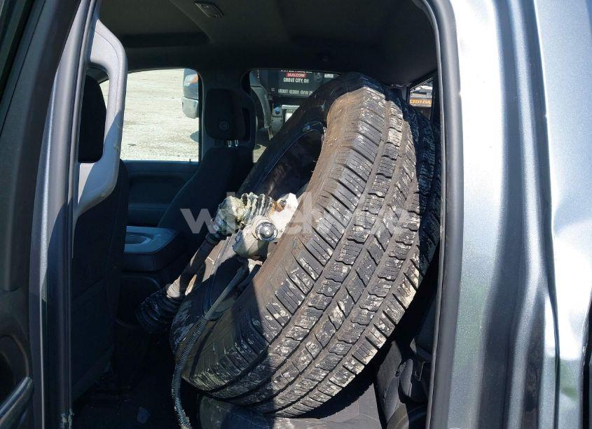 Photo 12 of 2019 Chevrolet Silverado 1500 LT (VIN 1GCRYDEDXKZ220943)