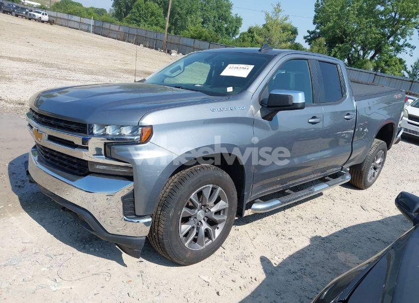 Photo 2 of 2019 Chevrolet Silverado 1500 LT (VIN 1GCRYDEDXKZ220943)