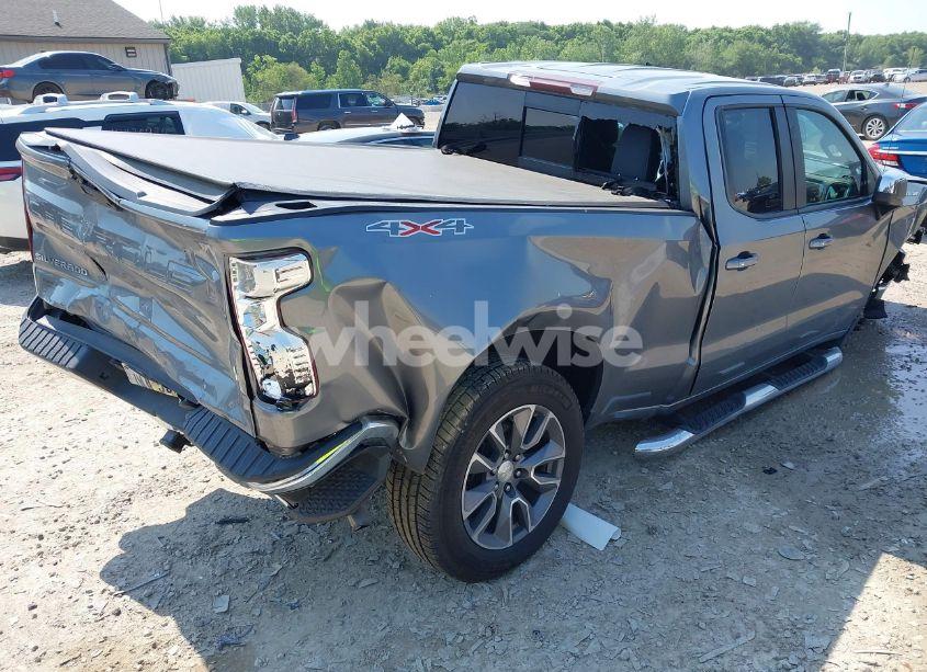 Photo 4 of 2019 Chevrolet Silverado 1500 LT (VIN 1GCRYDEDXKZ220943)