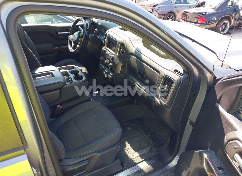 Photo 5 of 2019 Chevrolet Silverado 1500 LT (VIN 1GCRYDEDXKZ220943)