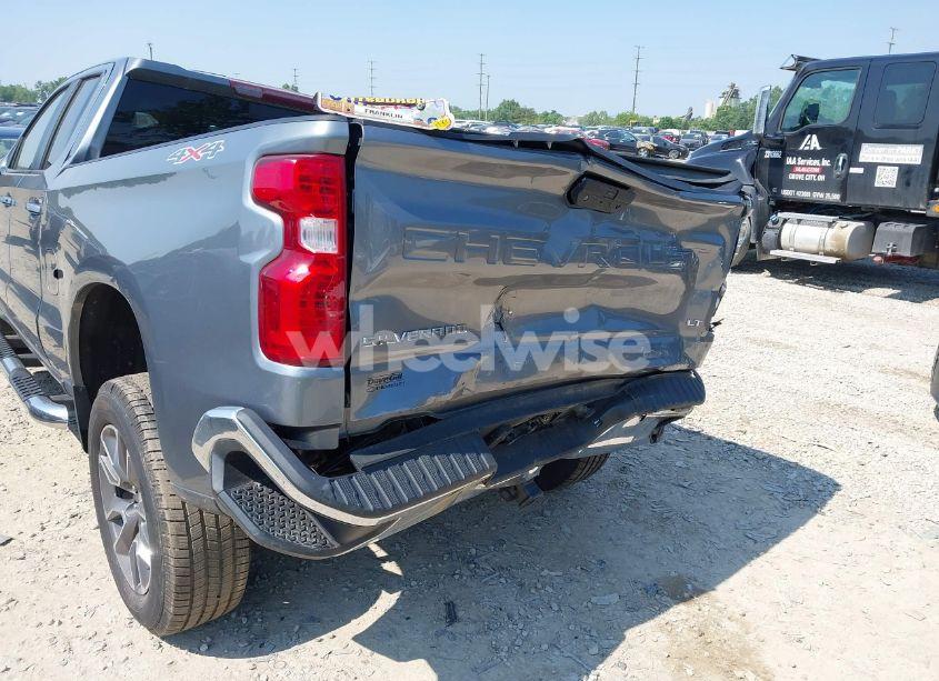 Photo 6 of 2019 Chevrolet Silverado 1500 LT (VIN 1GCRYDEDXKZ220943)