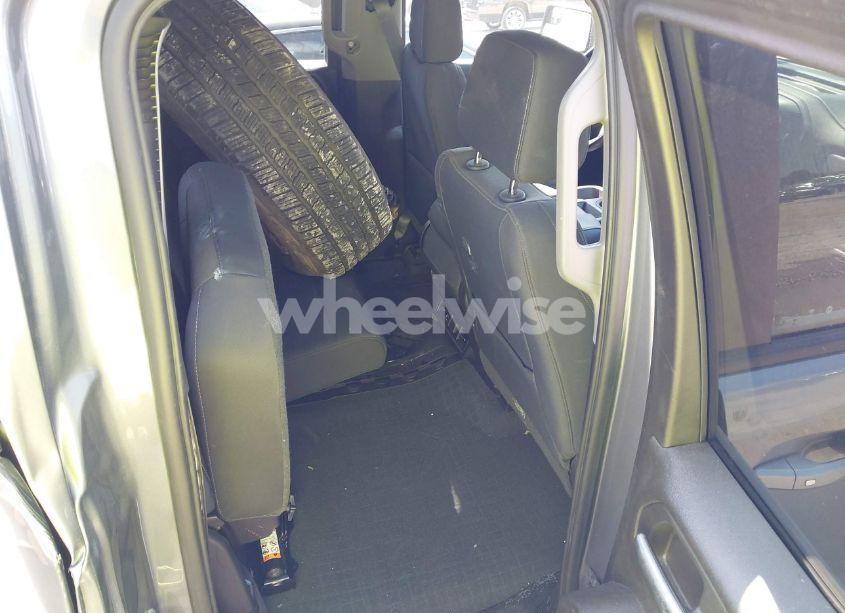 Photo 8 of 2019 Chevrolet Silverado 1500 LT (VIN 1GCRYDEDXKZ220943)