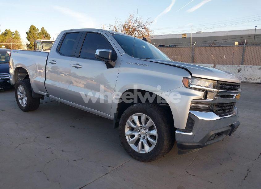2019 Chevrolet Silverado 1500 LT (VIN 1GCRYDEDXKZ272945) main photo