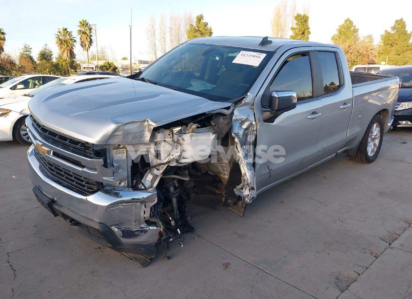 Photo 2 of 2019 Chevrolet Silverado 1500 LT (VIN 1GCRYDEDXKZ272945)