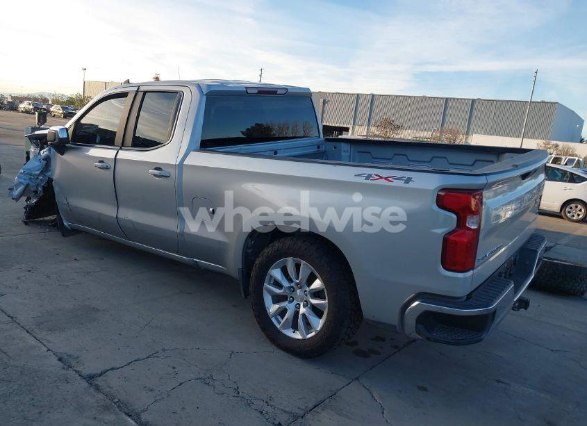 Photo 3 of 2019 Chevrolet Silverado 1500 LT (VIN 1GCRYDEDXKZ272945)