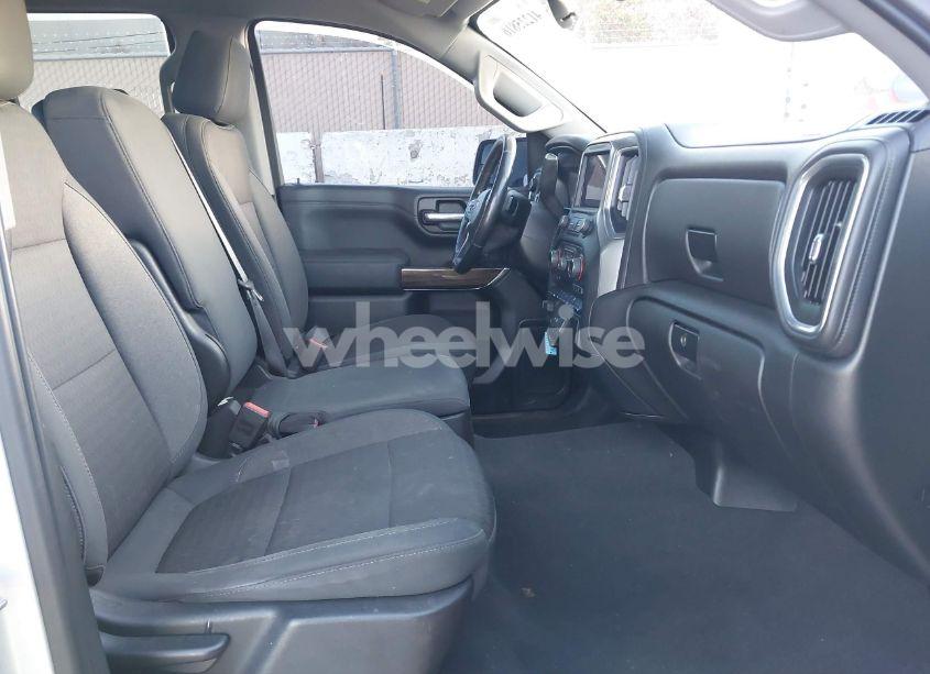 Photo 5 of 2019 Chevrolet Silverado 1500 LT (VIN 1GCRYDEDXKZ272945)