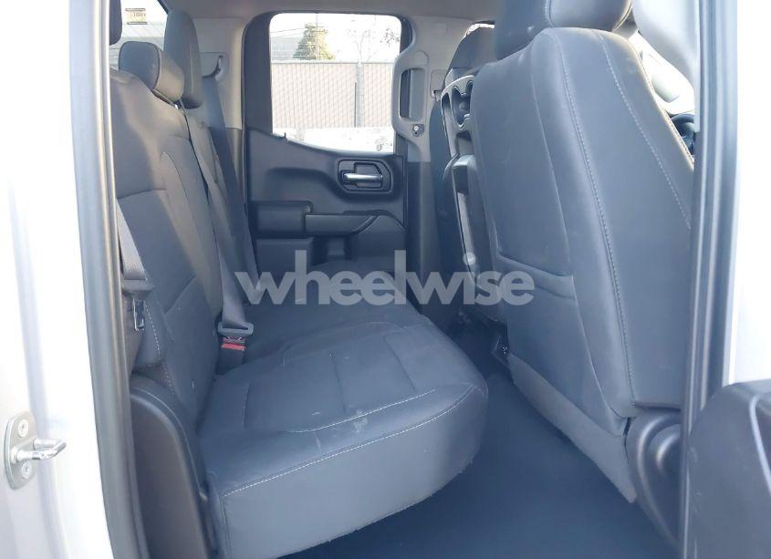 Photo 8 of 2019 Chevrolet Silverado 1500 LT (VIN 1GCRYDEDXKZ272945)