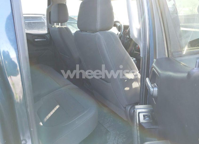 Photo 8 of 2019 Chevrolet Silverado 1500 LT (VIN 1GCRYDEK3KZ313060)