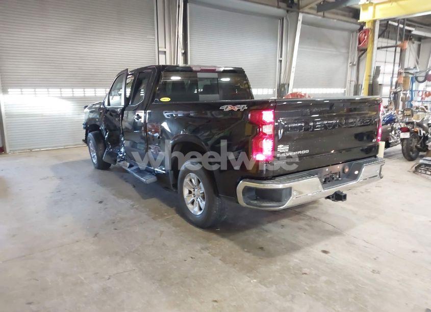 Photo 3 of 2019 Chevrolet Silverado 1500 LT (VIN 1GCRYDEK3KZ341120)