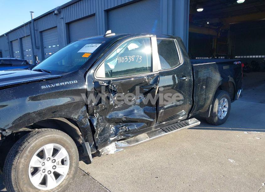 Photo 6 of 2019 Chevrolet Silverado 1500 LT (VIN 1GCRYDEK3KZ341120)