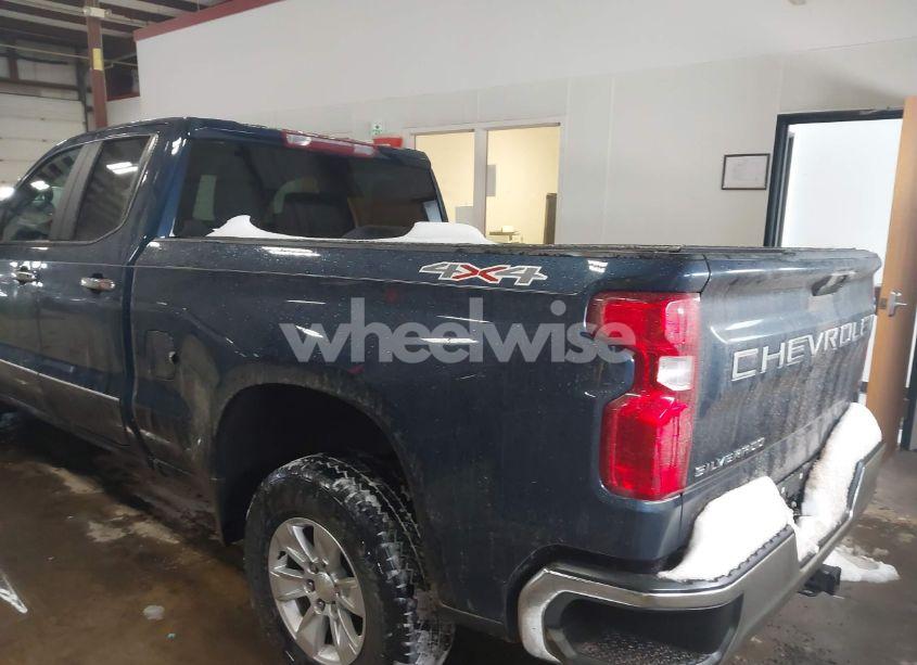 Photo 3 of 2021 Chevrolet Silverado 1500 4WD DOUBLE CAB STANDARD BED LT (VIN 1GCRYDEK9MZ165953)