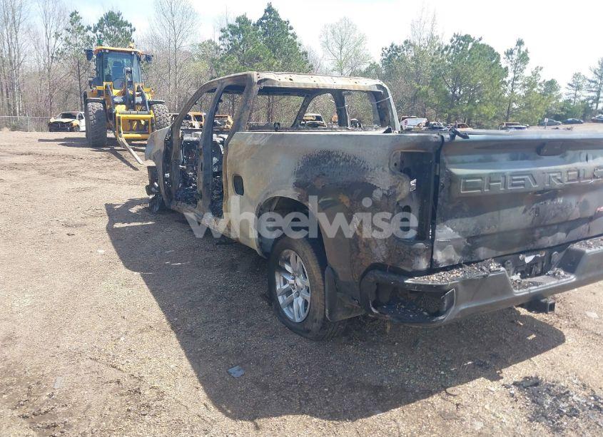 Photo 3 of 2019 Chevrolet Silverado 1500 RST (VIN 1GCRYEED3KZ212902)