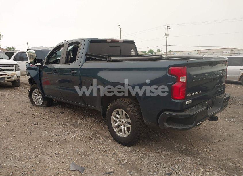 Photo 3 of 2019 Chevrolet Silverado 1500 RST (VIN 1GCRYEED4KZ366647)
