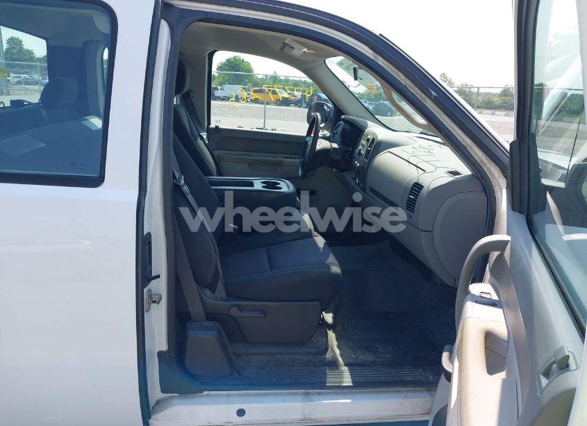 Photo 5 of 2010 Chevrolet Silverado 1500 WORK TRUCK (VIN 1GCSCPE02AZ299084)