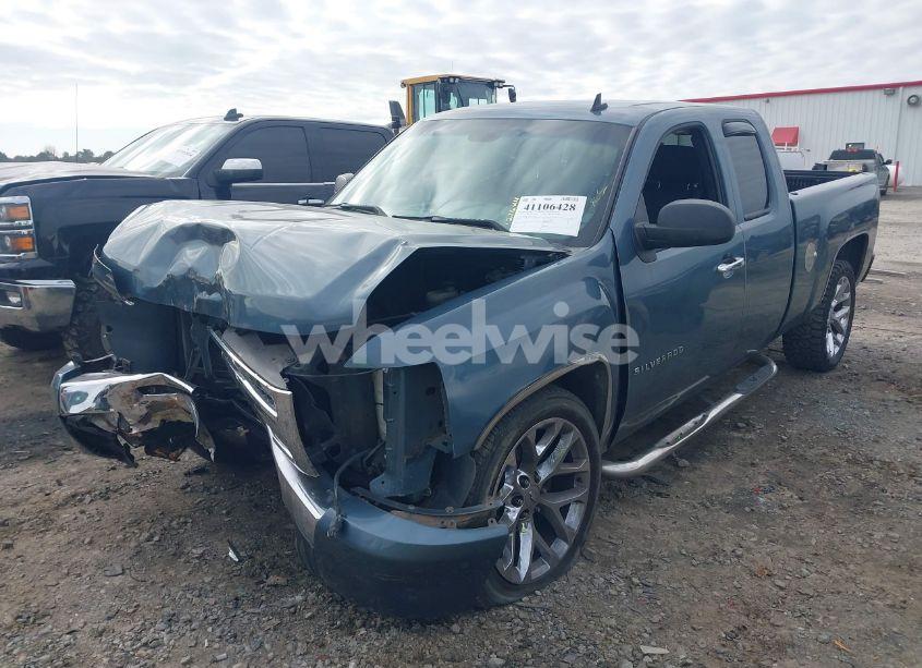Photo 2 of 2010 Chevrolet Silverado 1500 LS (VIN 1GCSCREA3AZ243675)