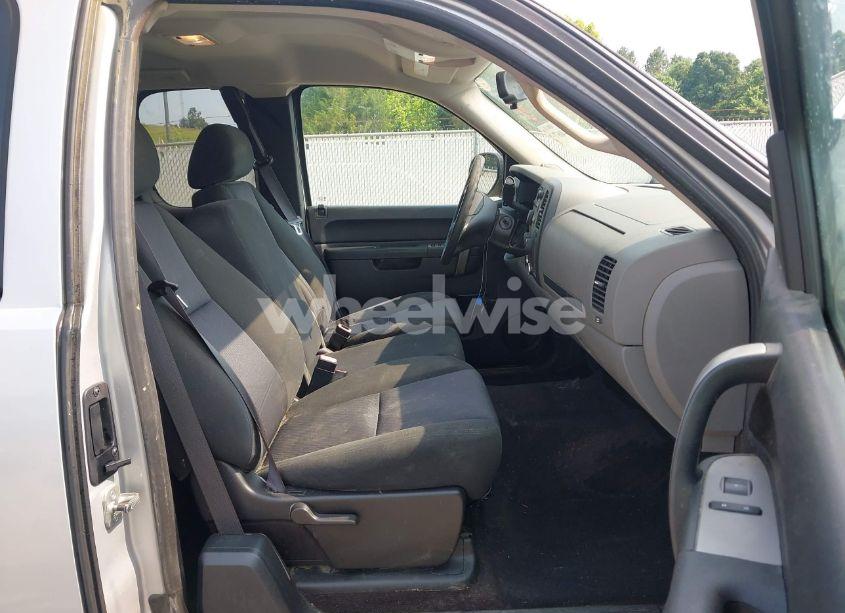 Photo 5 of 2010 Chevrolet Silverado 1500 LS (VIN 1GCSCREAXAZ283557)