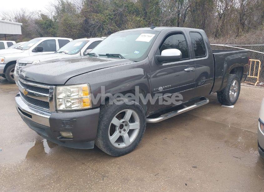 Photo 2 of 2010 Chevrolet Silverado 1500 LT (VIN 1GCSCSE03AZ176817)