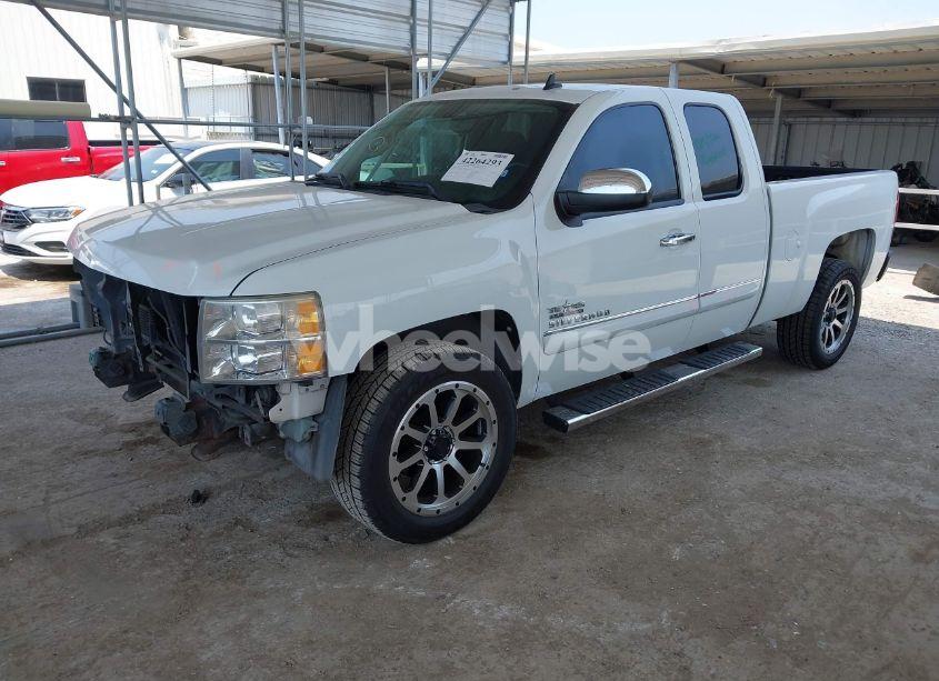 Photo 2 of 2010 Chevrolet Silverado 1500 LT (VIN 1GCSCSE03AZ186604)