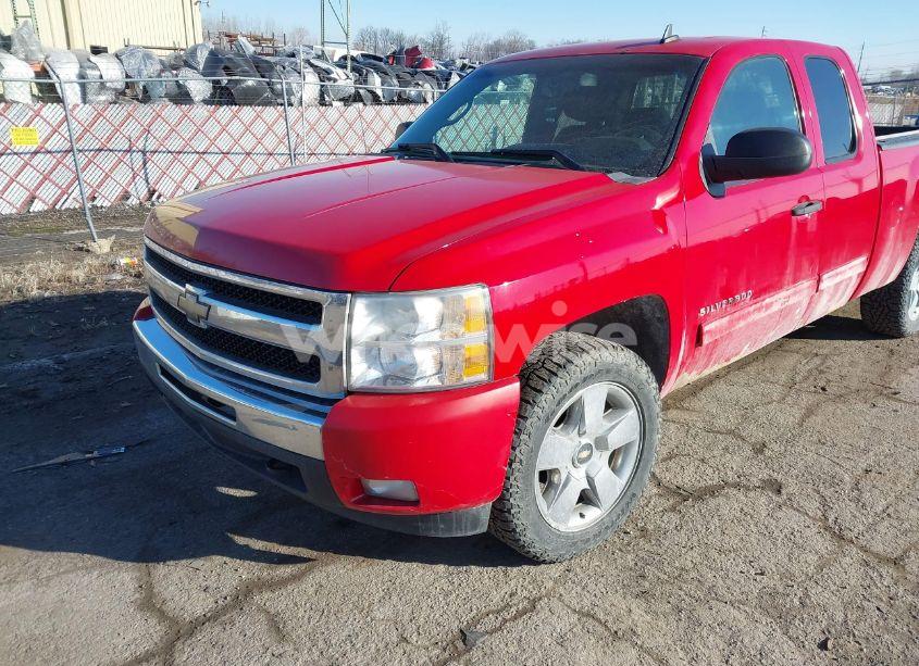 Photo 2 of 2010 Chevrolet Silverado 1500 LT (VIN 1GCSCSE06AZ137817)