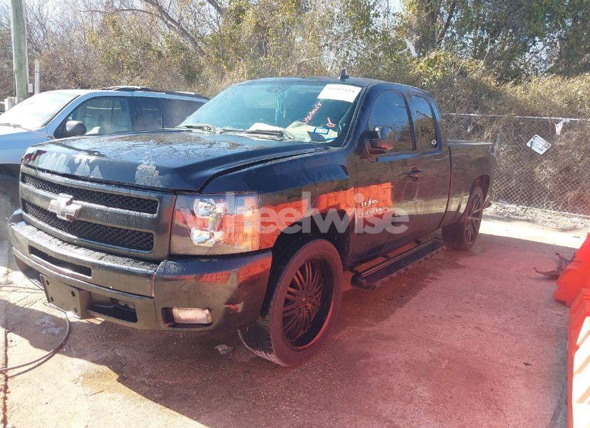 Photo 2 of 2010 Chevrolet Silverado 1500 LT (VIN 1GCSCSE06AZ263210)