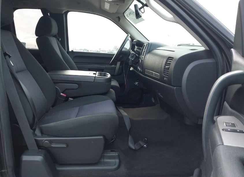 Photo 5 of 2010 Chevrolet Silverado C1500 LT (VIN 1GCSCSE07AZ113462)