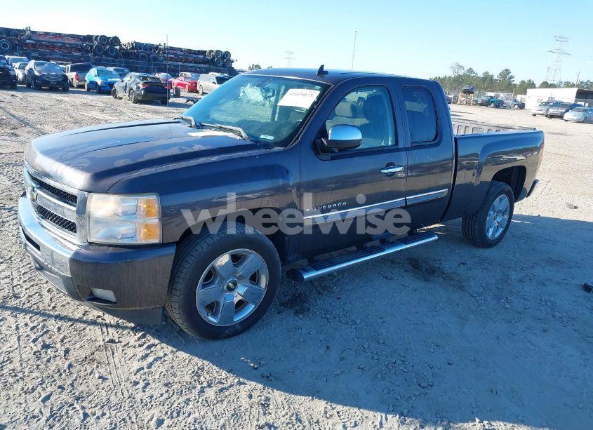 Photo 2 of 2010 Chevrolet Silverado 1500 LT (VIN 1GCSCSE09AZ137388)