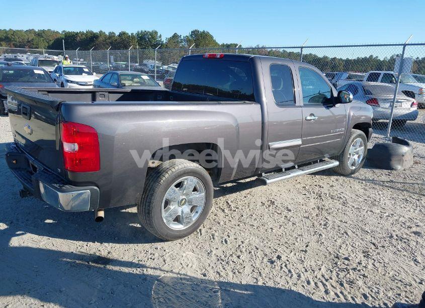 Photo 4 of 2010 Chevrolet Silverado 1500 LT (VIN 1GCSCSE09AZ137388)