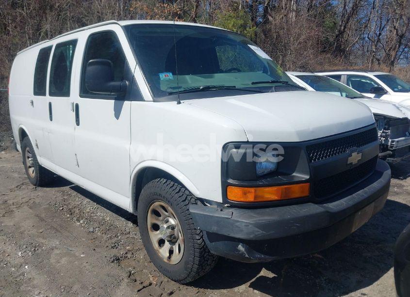 2014 Chevrolet Express 1500 WORK VAN (VIN 1GCSGAFX0E1146902) main photo