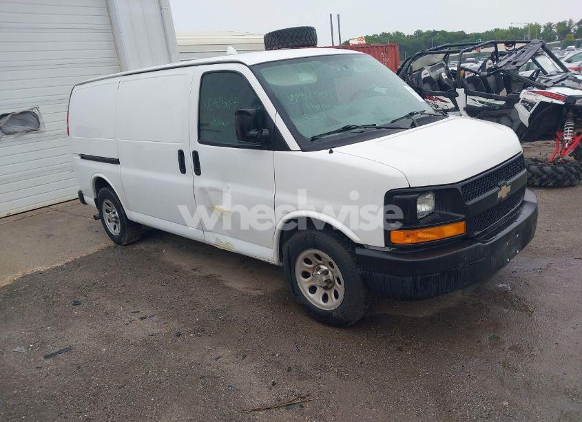 2014 Chevrolet Express 1500 WORK VAN (VIN 1GCSGAFX0E1165143) main photo
