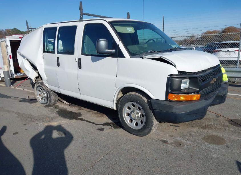 2014 Chevrolet Express 1500 WORK VAN (VIN 1GCSGAFX0E1170049) main photo