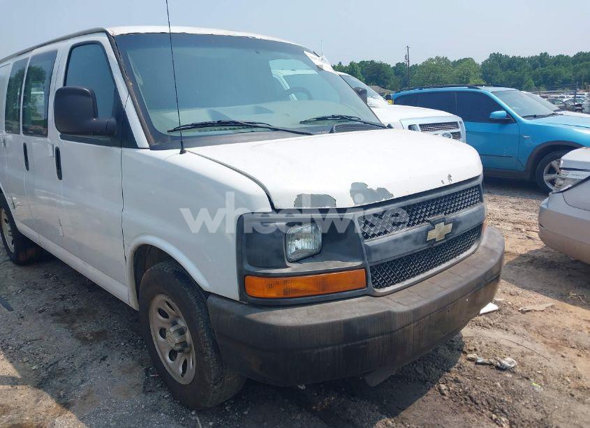 2011 Chevrolet Express 1500 WORK VAN (VIN 1GCSGAFX2B1112312) main photo