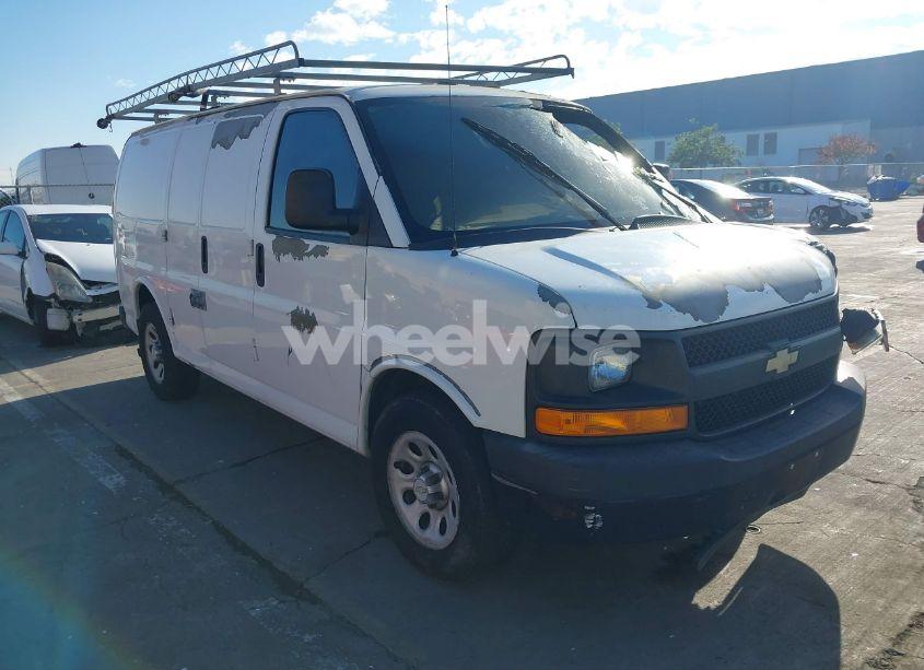2011 Chevrolet Express 1500 WORK VAN (VIN 1GCSGAFX2B1132138) main photo