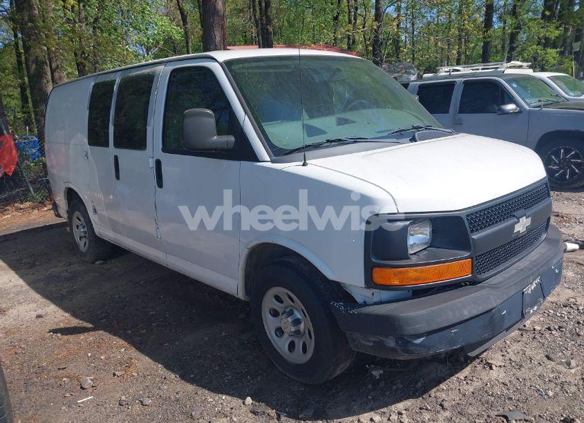 2014 Chevrolet Express 1500 WORK VAN (VIN 1GCSGAFX2E1138459) main photo