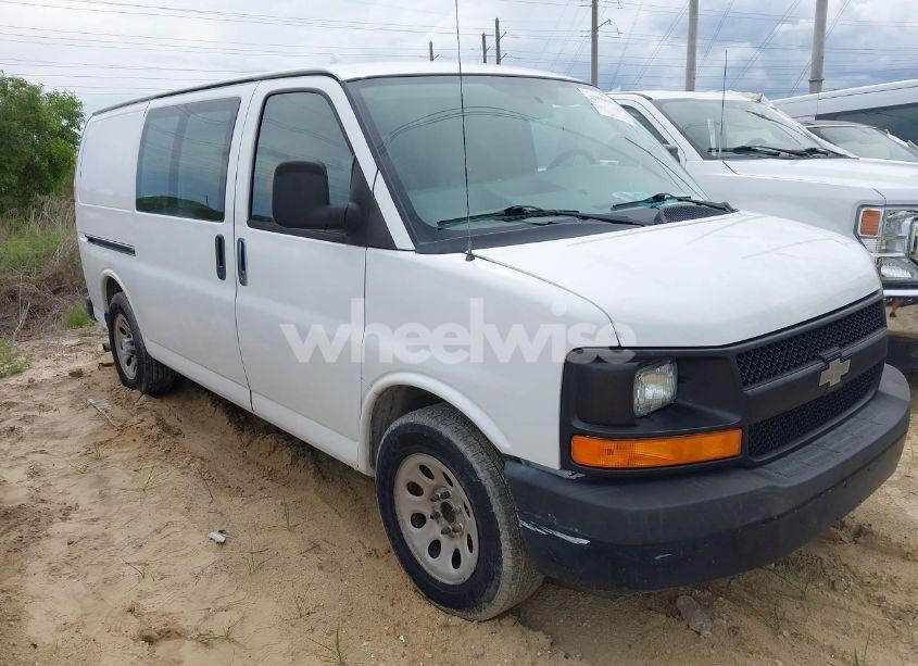 2014 Chevrolet Express 1500 WORK VAN (VIN 1GCSGAFX2E1157593) main photo