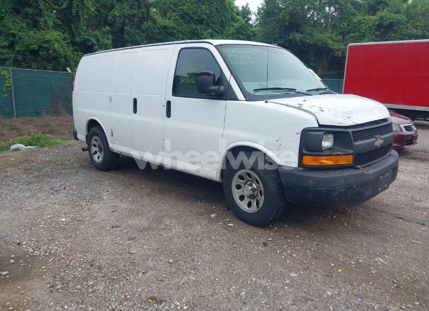 2014 Chevrolet Express 1500 WORK VAN (VIN 1GCSGAFX3E1136493) main photo