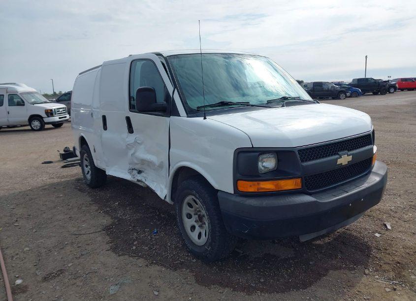 2014 Chevrolet Express 1500 WORK VAN (VIN 1GCSGAFX4E1101638) main photo